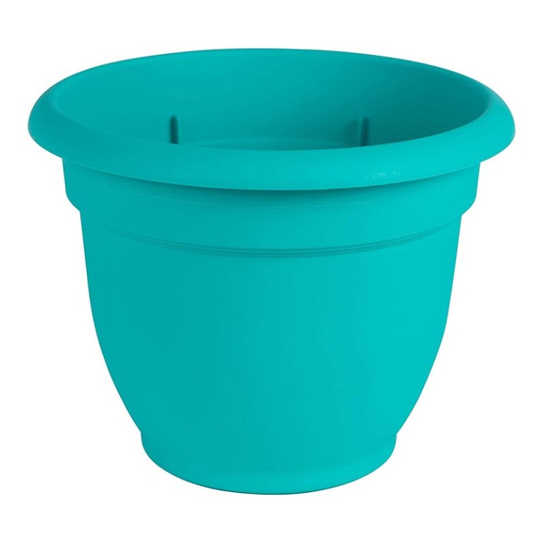  The Bloem Ariana Self-Watering Planter on a white background.