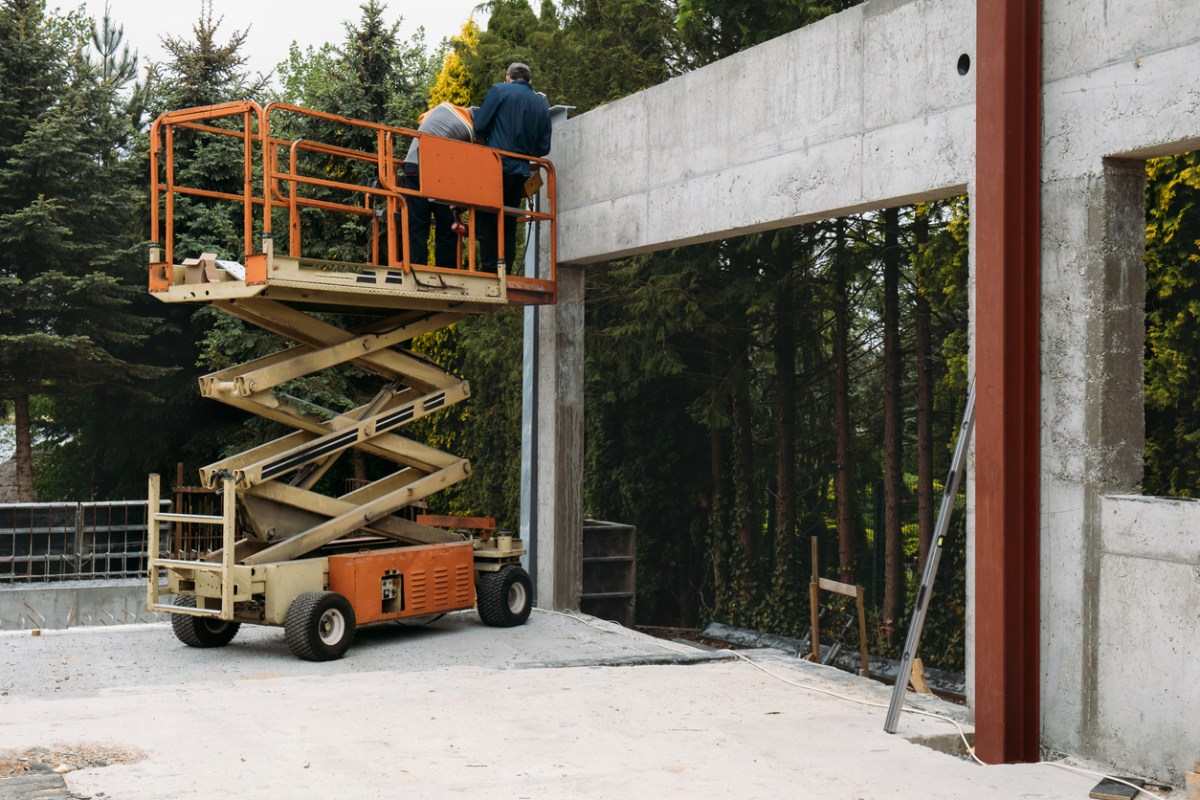 How Much Does Scissor Lift Rental Cost in 2024?
