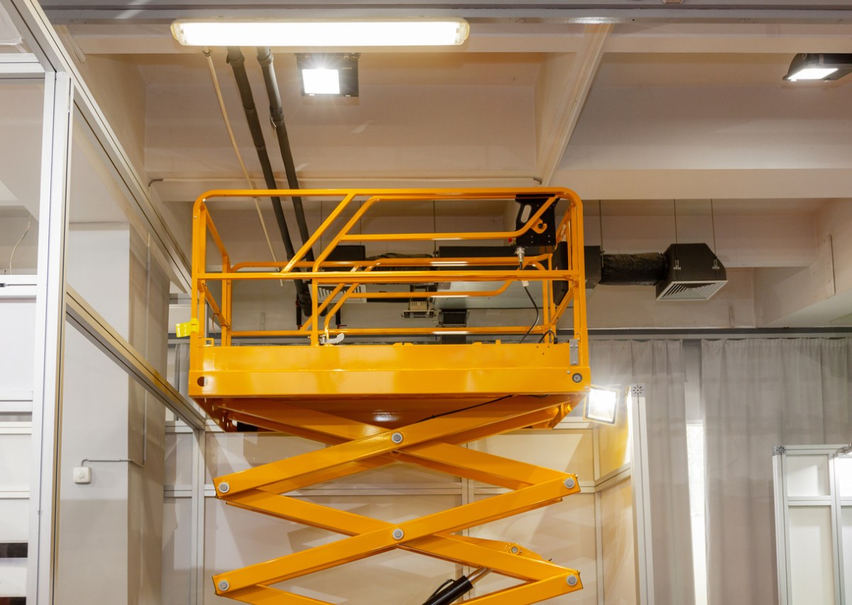 How Much Does Scissor Lift Rental Cost in 2024?