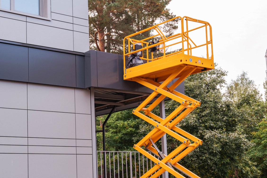 How Much Does Scissor Lift Rental Cost in 2024?