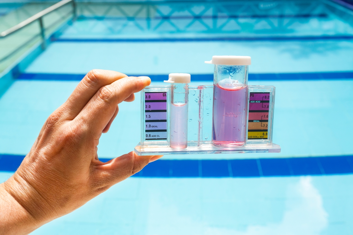 Measurement of chlorine and PH of a pool.