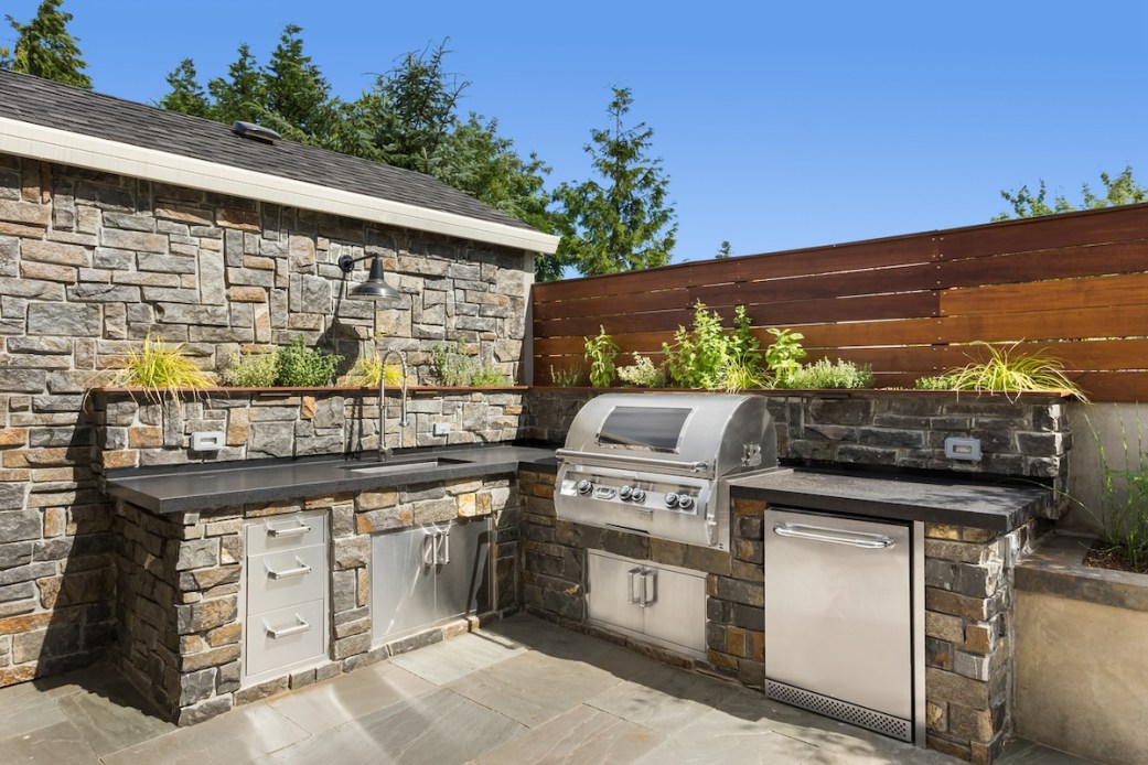 Natural Gas vs. Propane Grill Which Is Best for Your Home Cookouts?