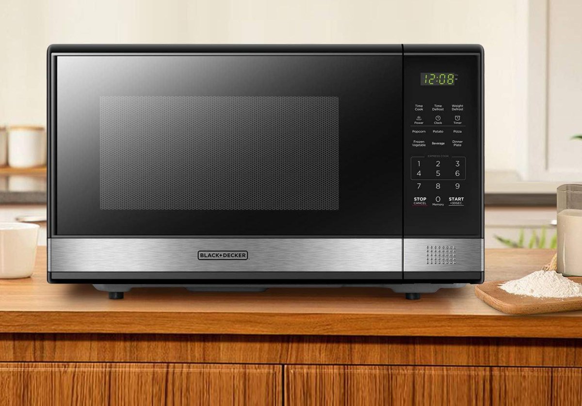 Best Amazon Black Friday Deals Option Black+Decker 1000W 1-Cubic-Foot Digital Microwave