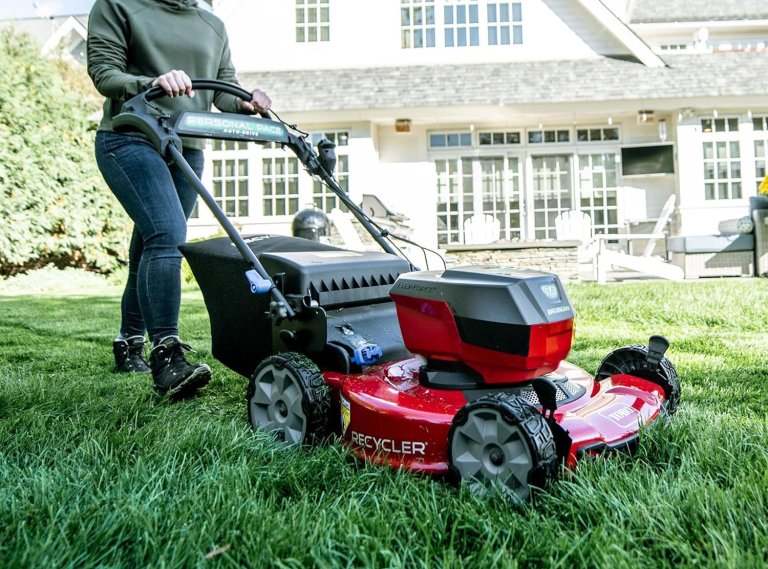 The Best Outdoor Power Tool Option Toro 22-Inch Recycler Personal Pace Lawn Mower