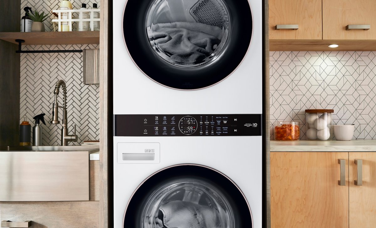 LG WashTower features an easy-to-reach center control