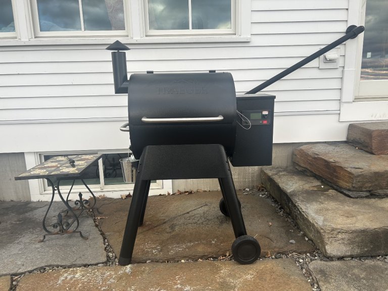 close-up of the Traeger Pro Series 575 Pellet Grill set outside