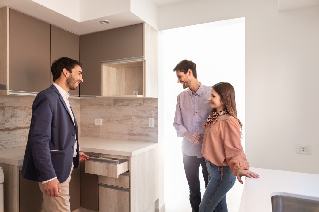 Kitchen Designers Weigh In on Deep Drawers vs. Cabinets