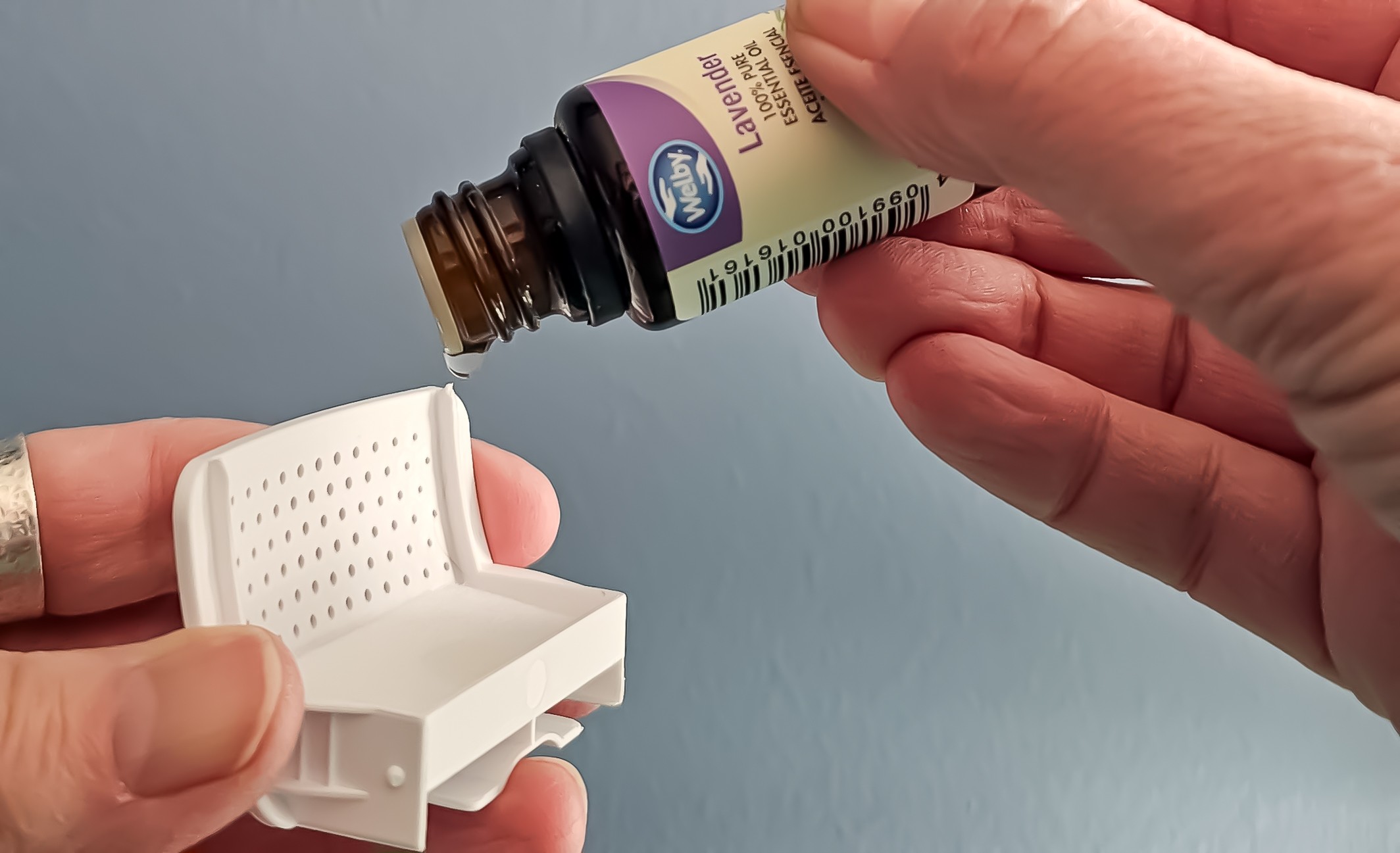 Adding essential oil to Dreo Smart Humidifier for spa-like atmoshpere 