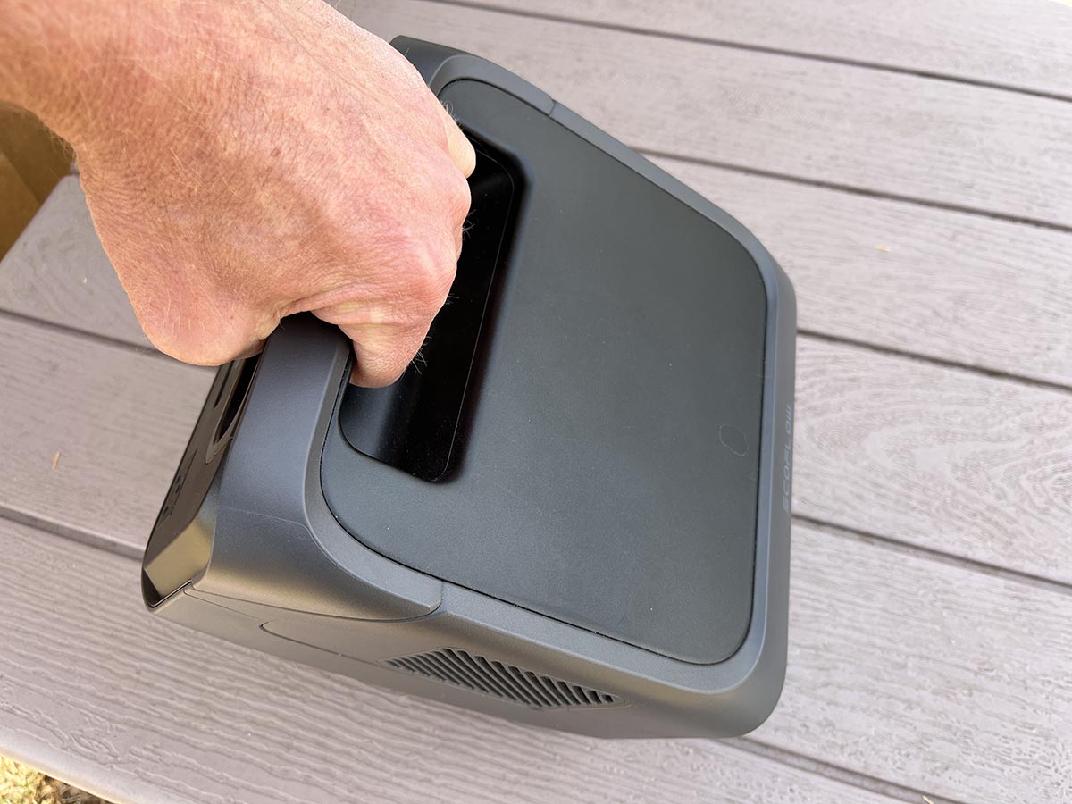 EcoFlow River 3 Plus carry handle