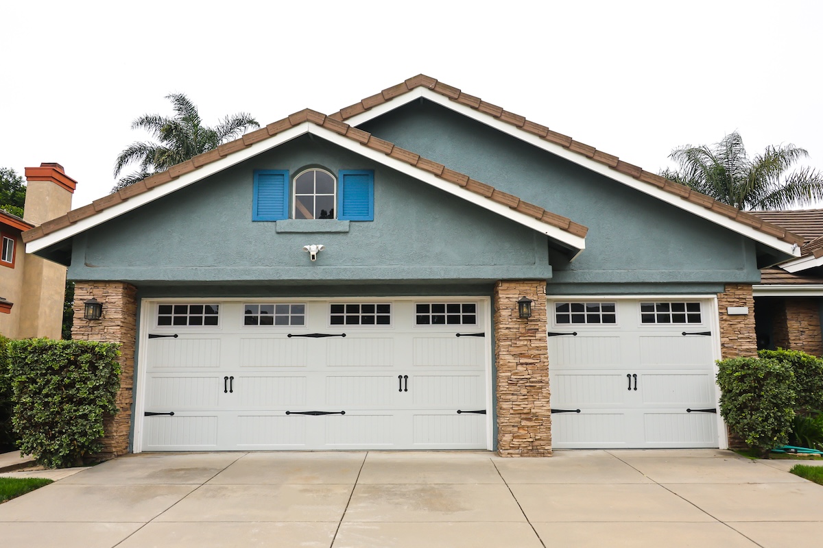 12 Garage Door Ideas for Your Next Exterior Update, image size:1200x800