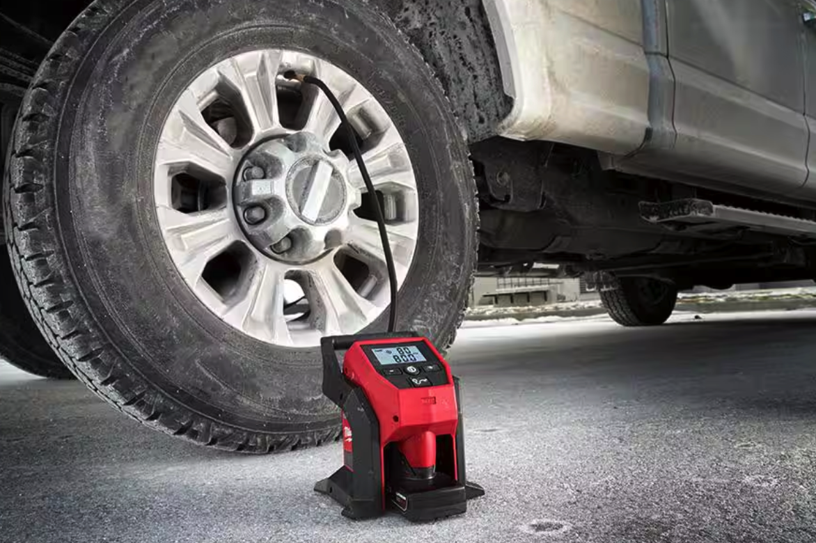 Milwaukee M12 12-Volt Lithium-Ion Cordless Electric Portable Inflator