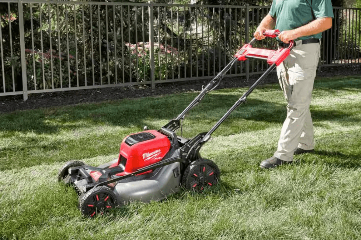 Milwaukee M18 FUEL Brushless Cordless 21 in. Self-Propelled Mower 