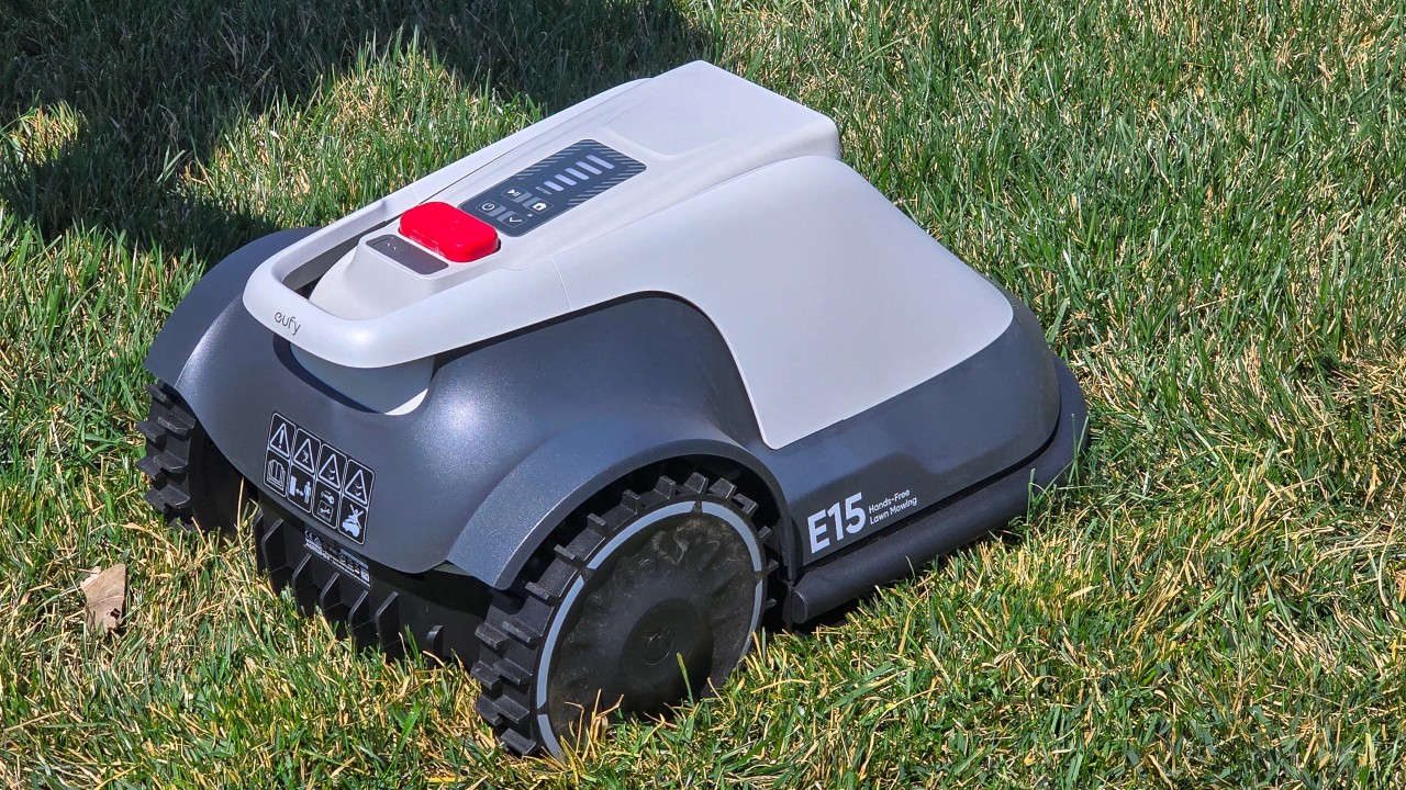 Eufy e15 action shot