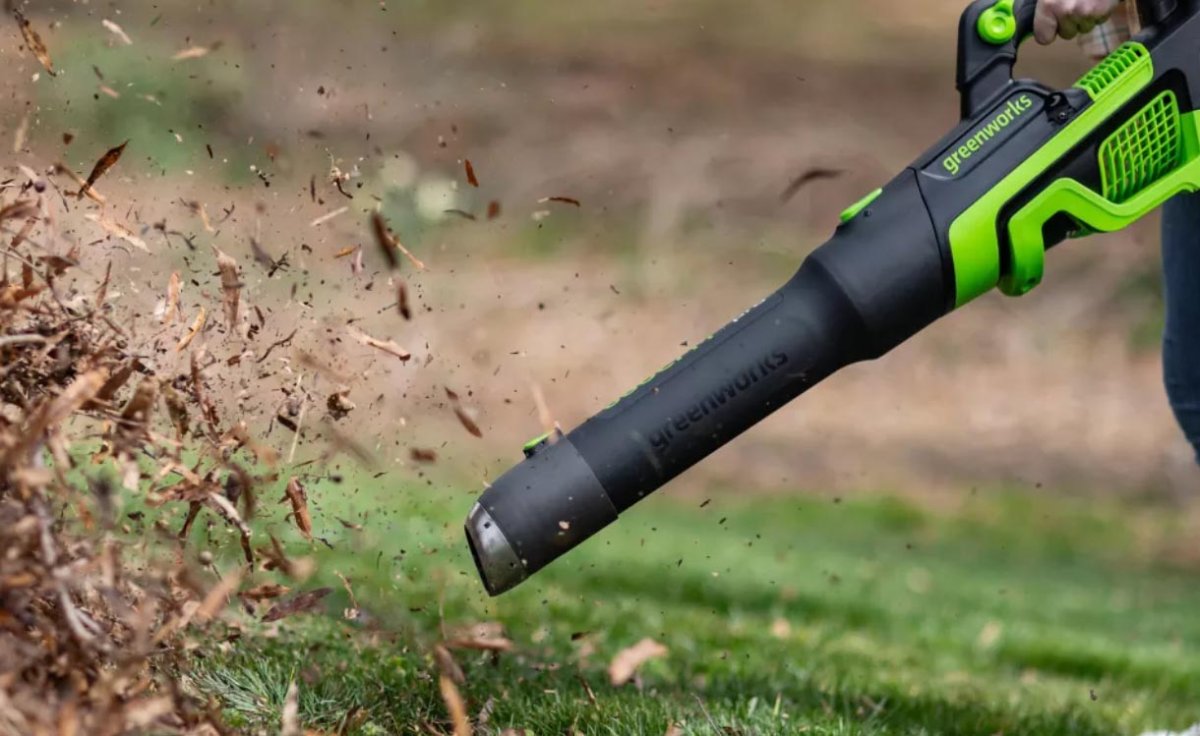 Memorial Day Outdoor Power Tools Greenworks 60V Cordless Leaf Blower Kit