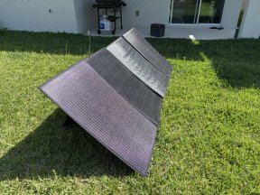 Bluetti Elite 200 and solar panels 01