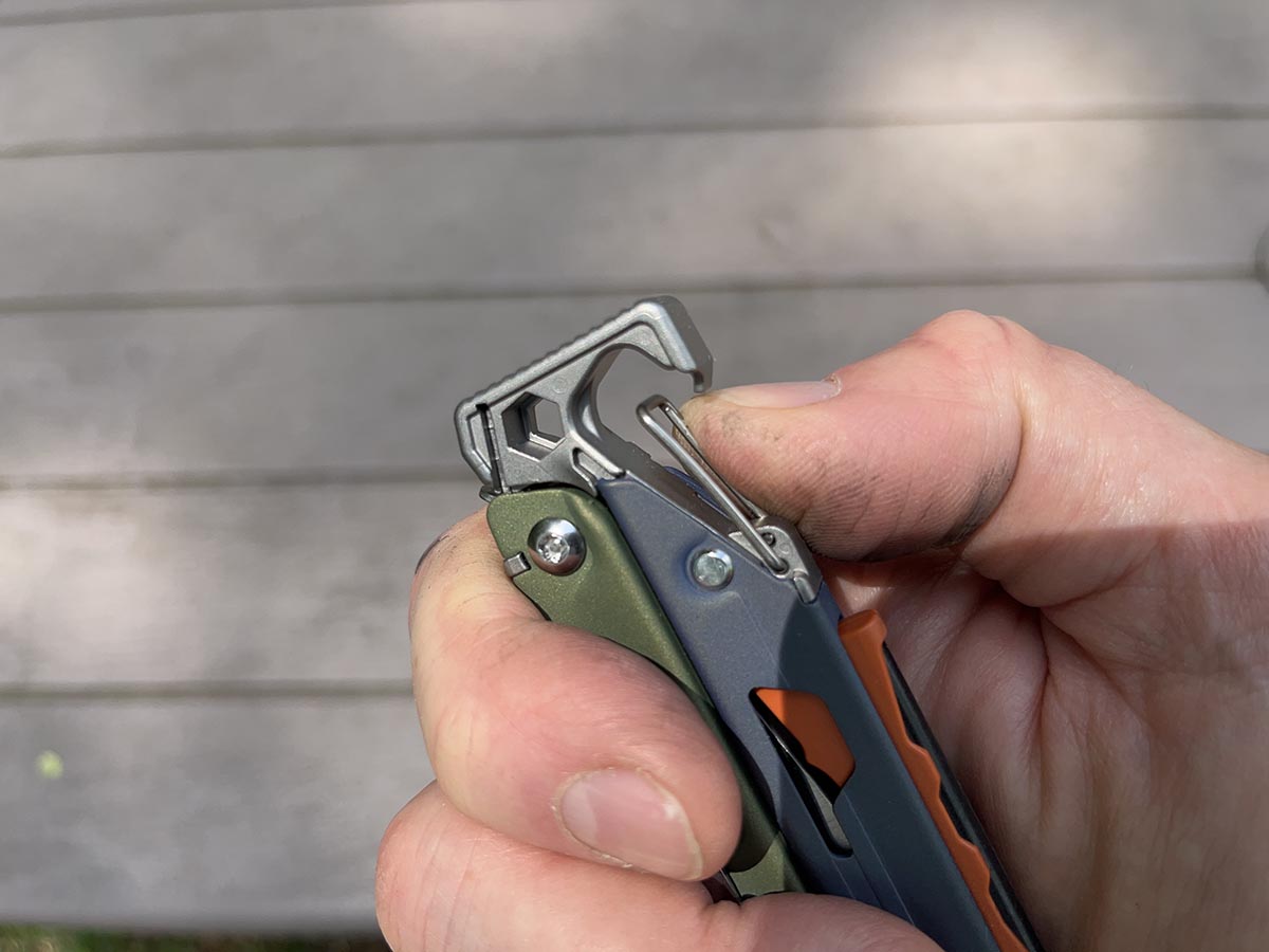 Leatherman Signal multitool Review carabiner