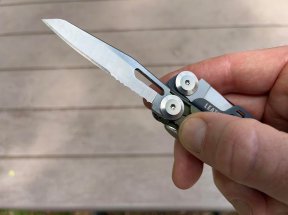 Leatherman Signal multitool Review frame lock demo