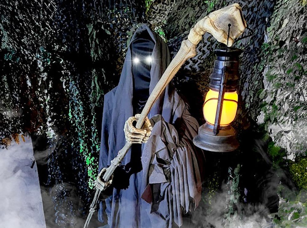 Loose Halloween Drop June Handed Hill Form 6 Foot Talking Light Gust