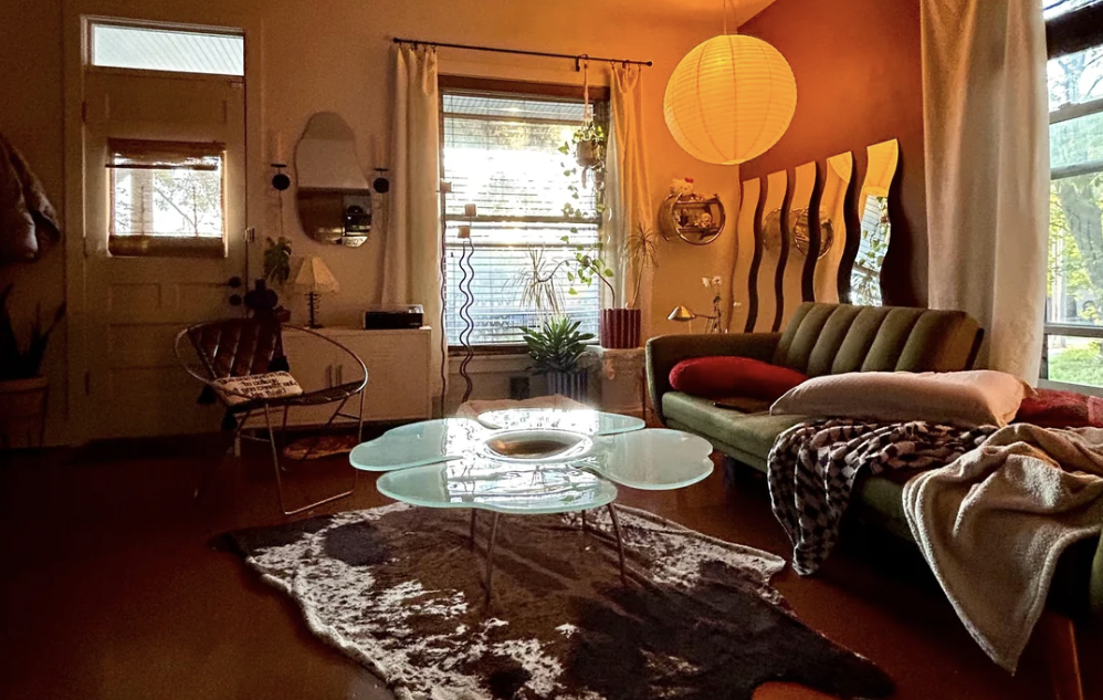 Thrifter finds a coffee table worth much more than what he paid for it on Facebook Marketplace.