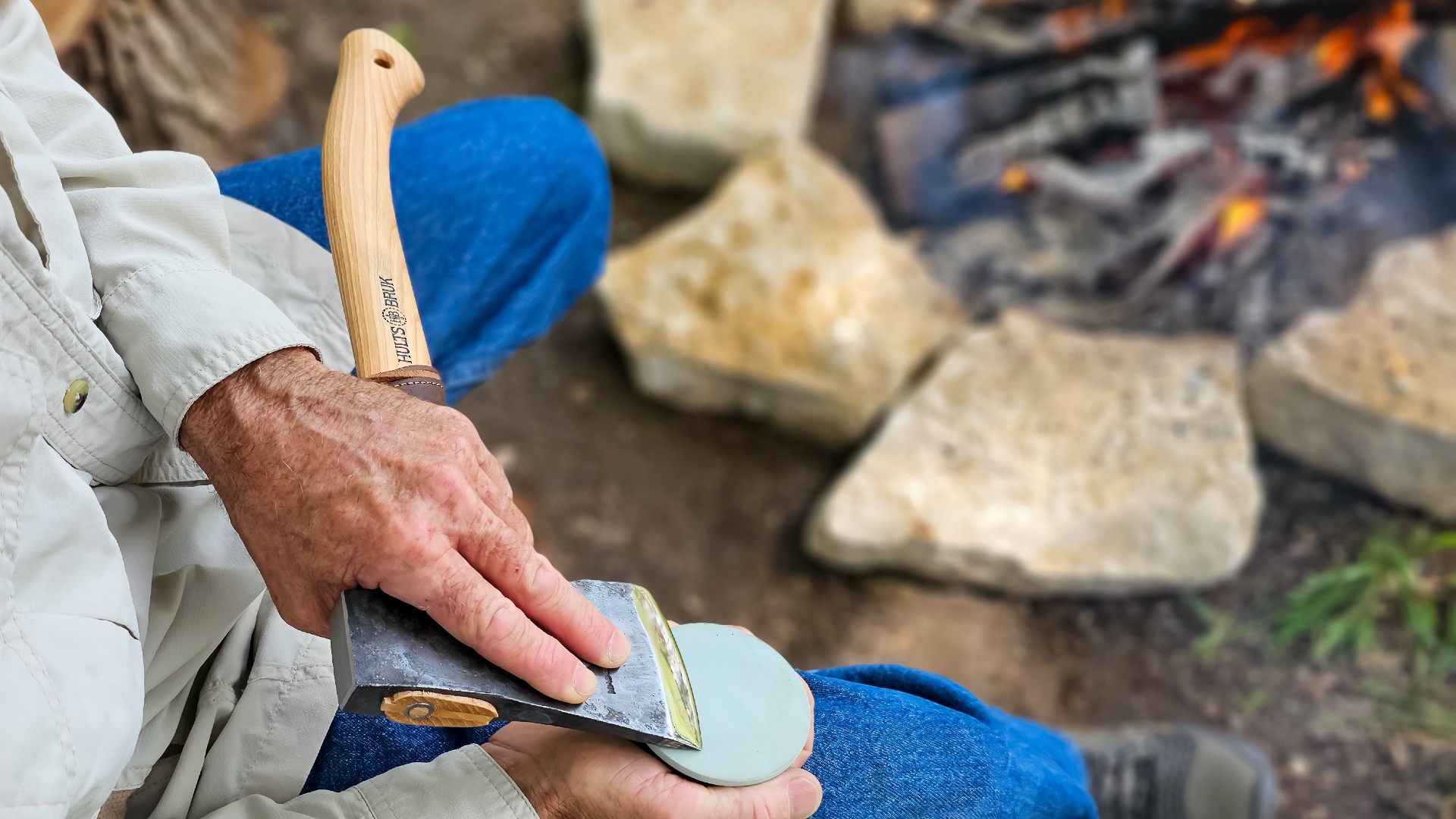 Hand sharpening the Hults Bruk Spika Axe