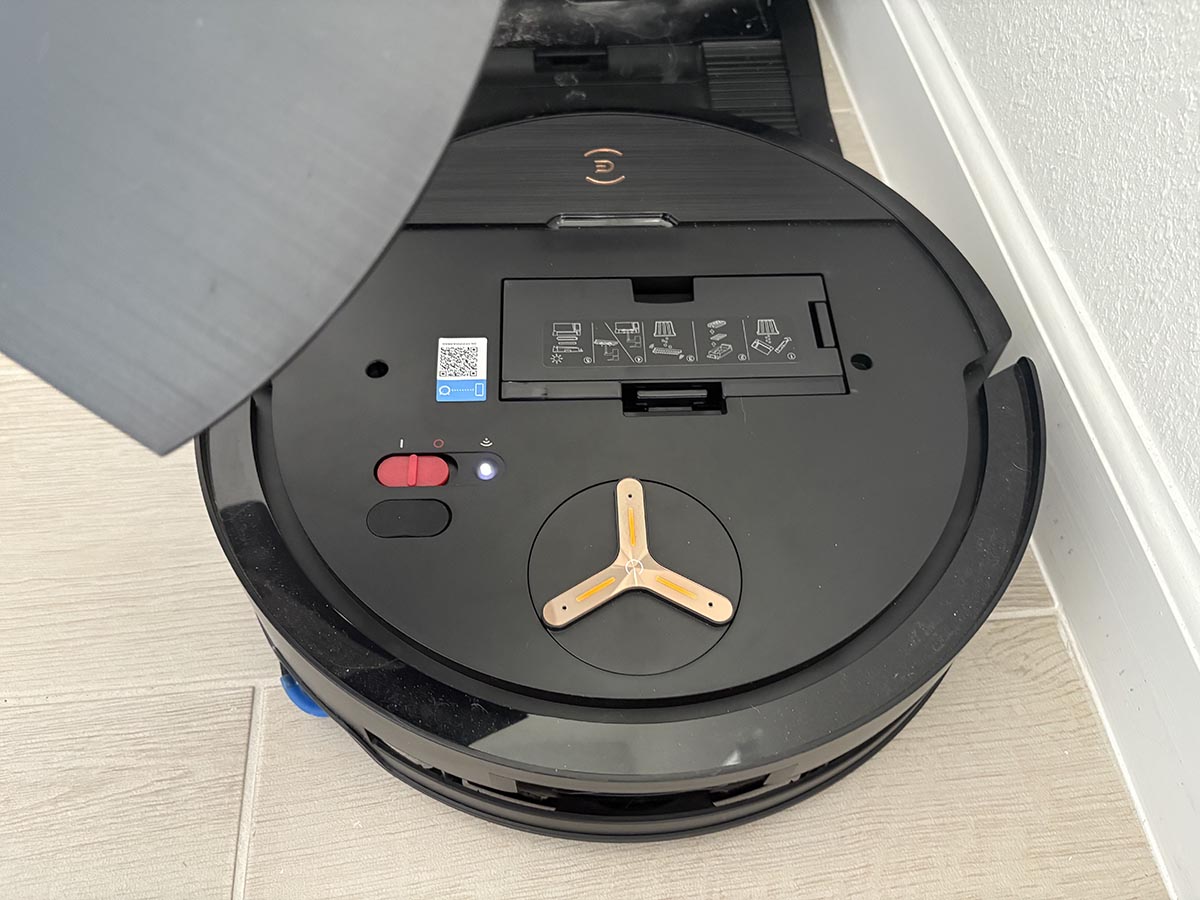 EcoVacs Deebot x9 omni Pro inside robot