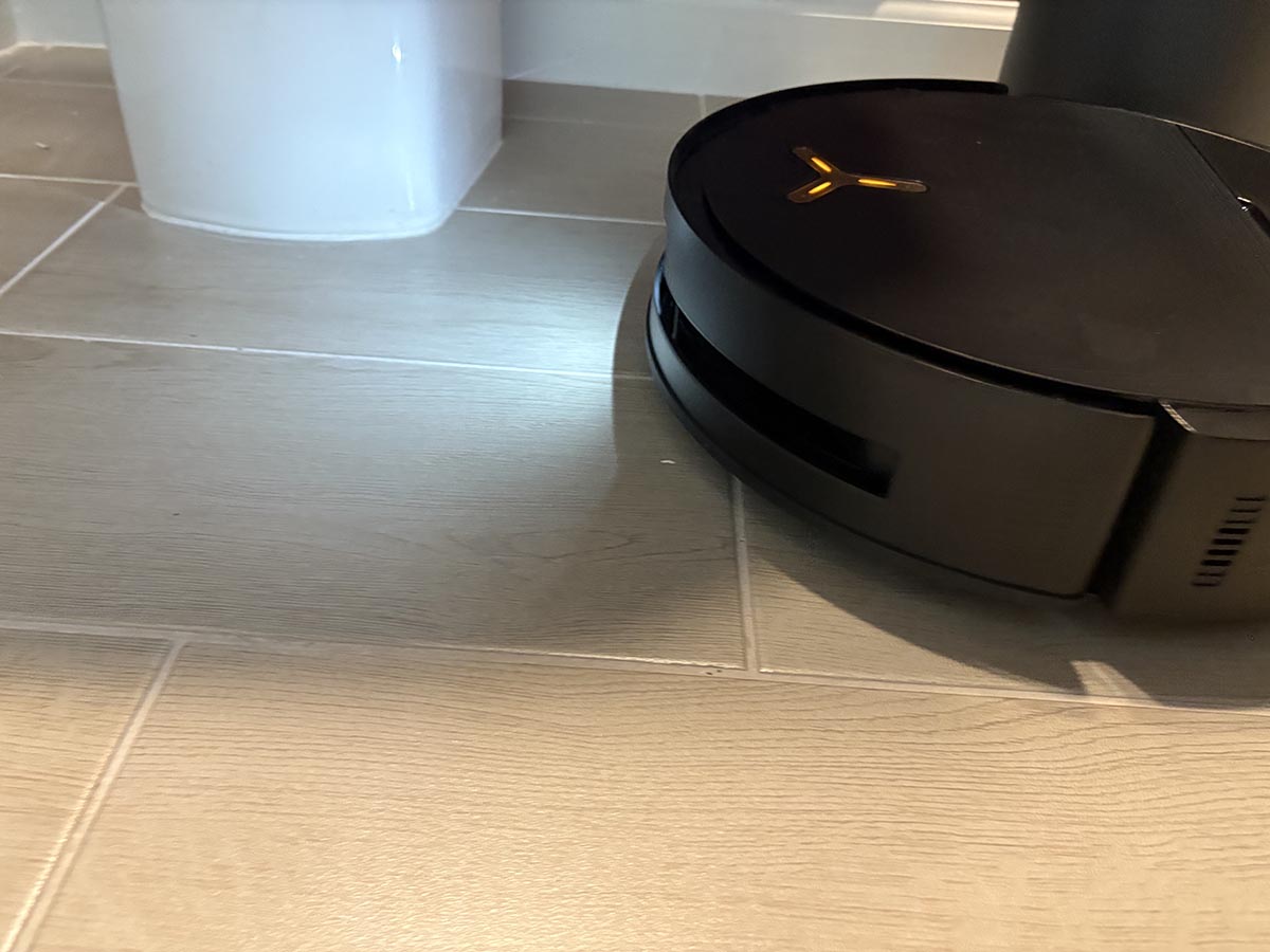 EcoVacs Deebot x9 omni Pro robot headlights