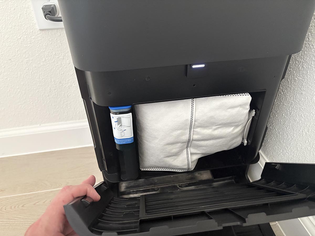 EcoVacs Deebot x9 omni Pro trash bag and floor cleaning solution