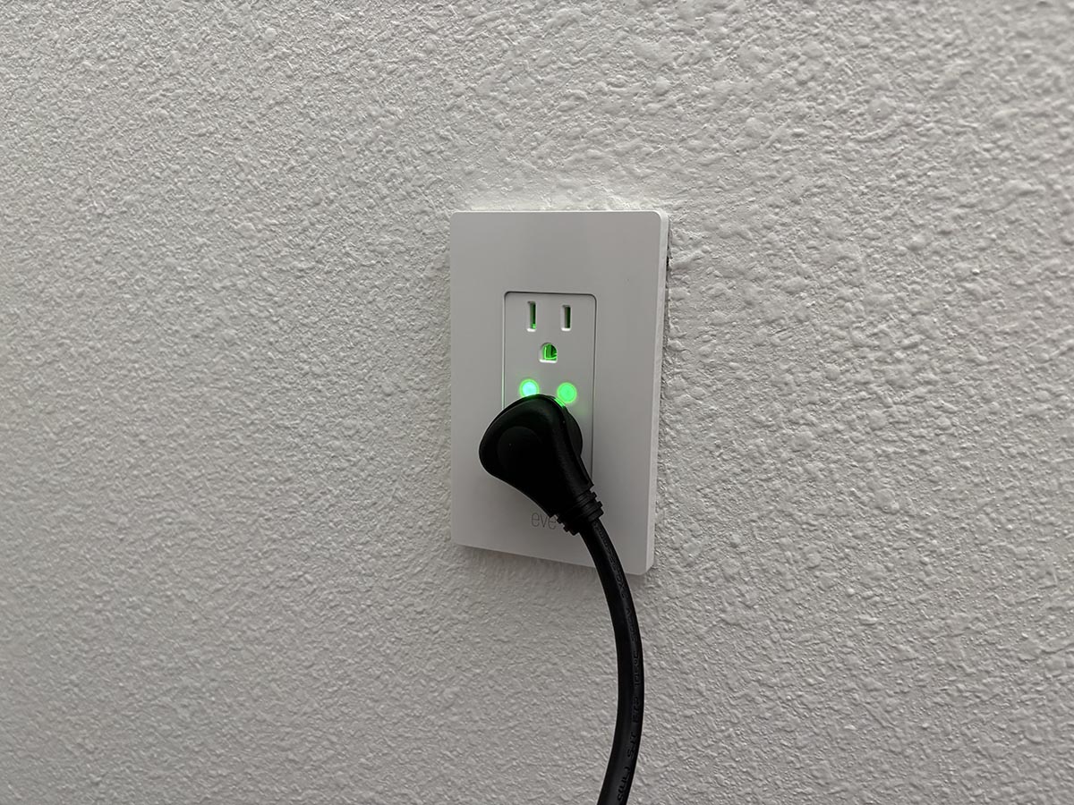 Eve Energy outlet install_on 01