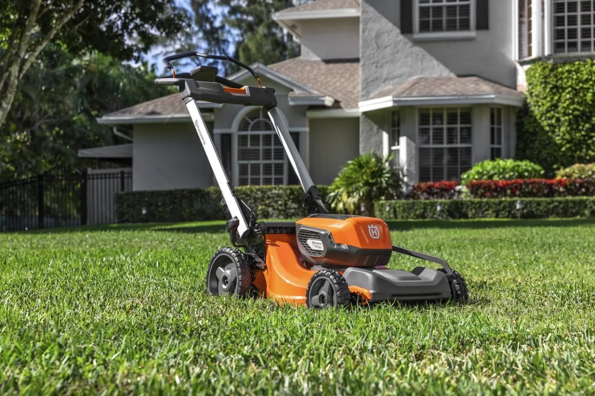 Labor Day Husqvarna Deals Husqvarna Lawn Xpert LE-322R