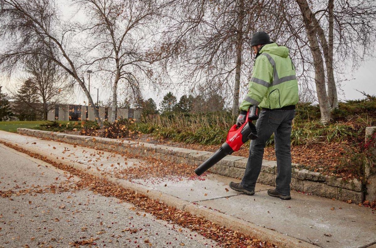 Milwaukee Outdoor Tools Milwaukee M18 Fuel 500 CFM Cordless Leaf Blower