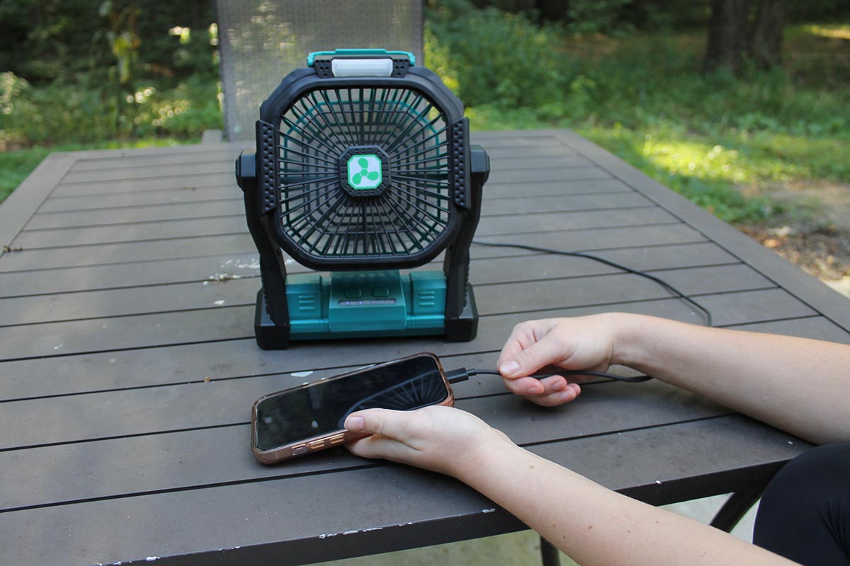 Plugging phone into OnlyNew Fan