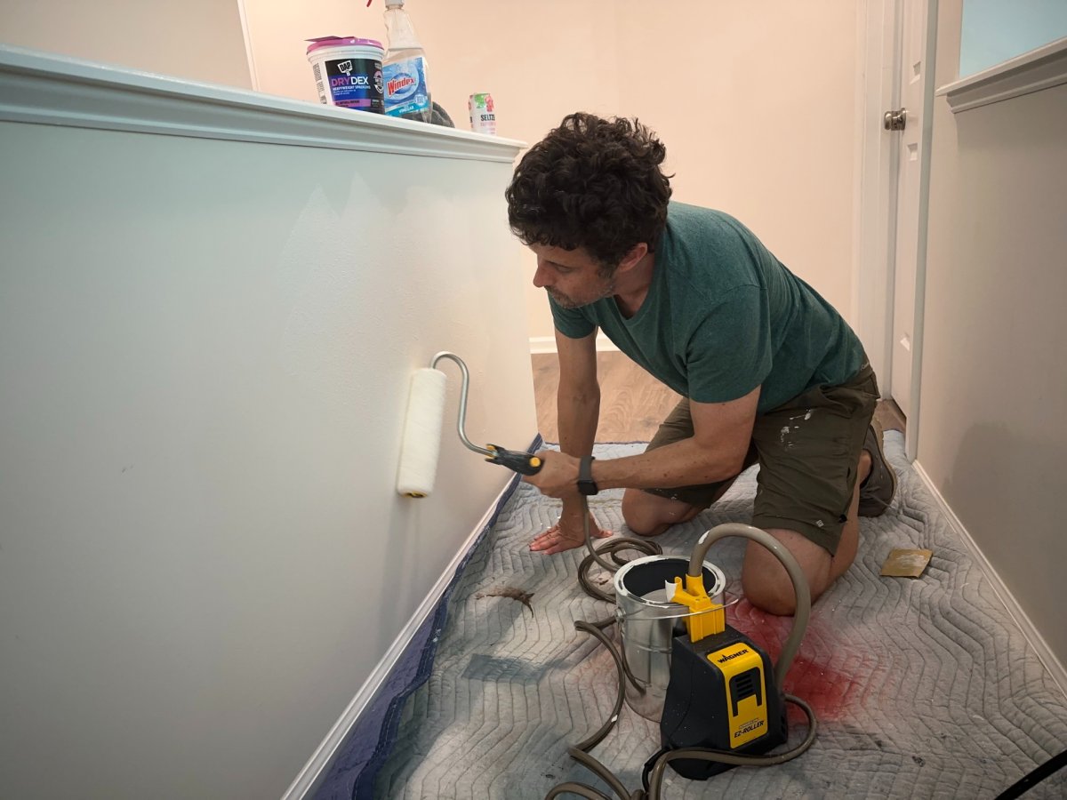 Wagner PowerFlow EZ Roller in use