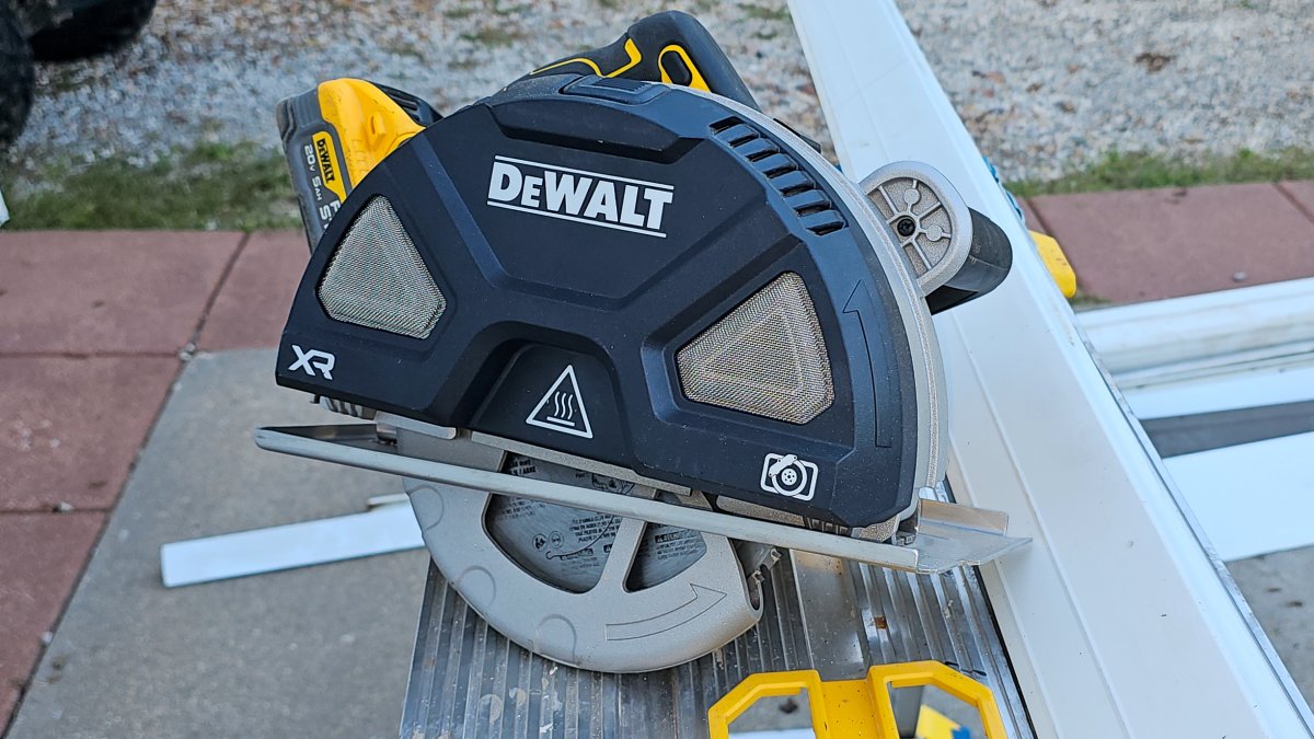 DeWalt DCS383B Metal-Cutting Circular Saw