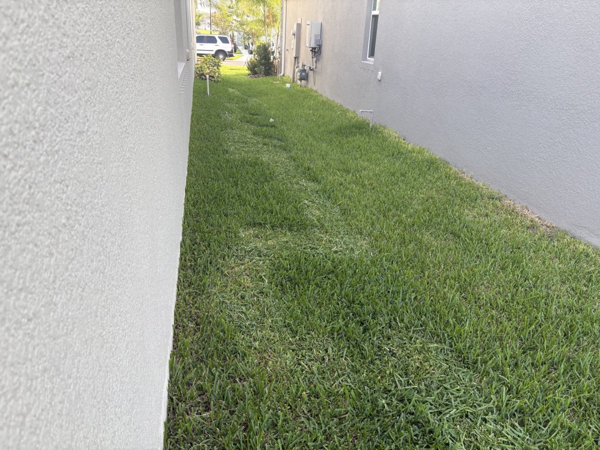 EcoVacs GOAT messy lawn 02