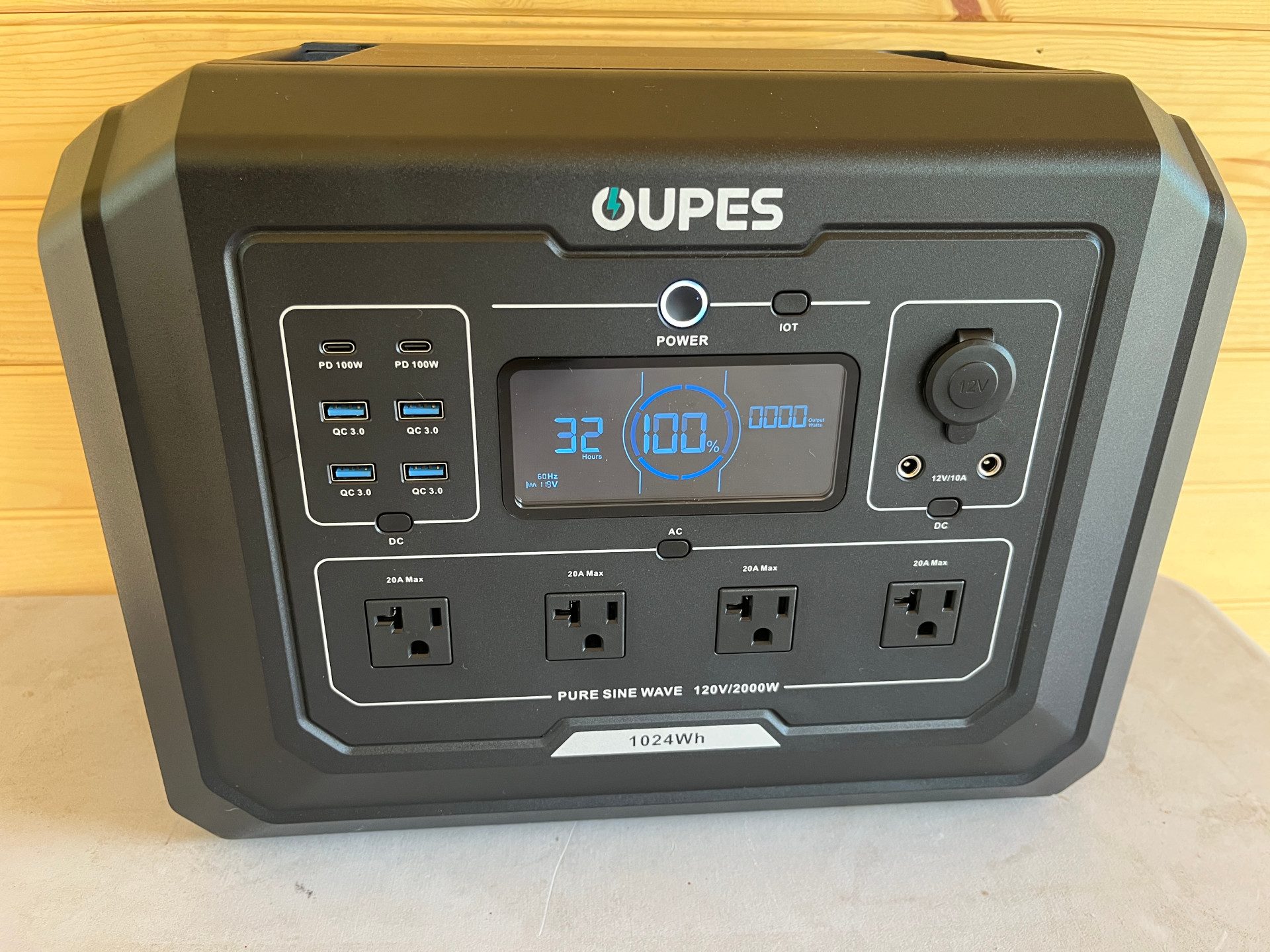Oupes Mega 1 outlets and a display