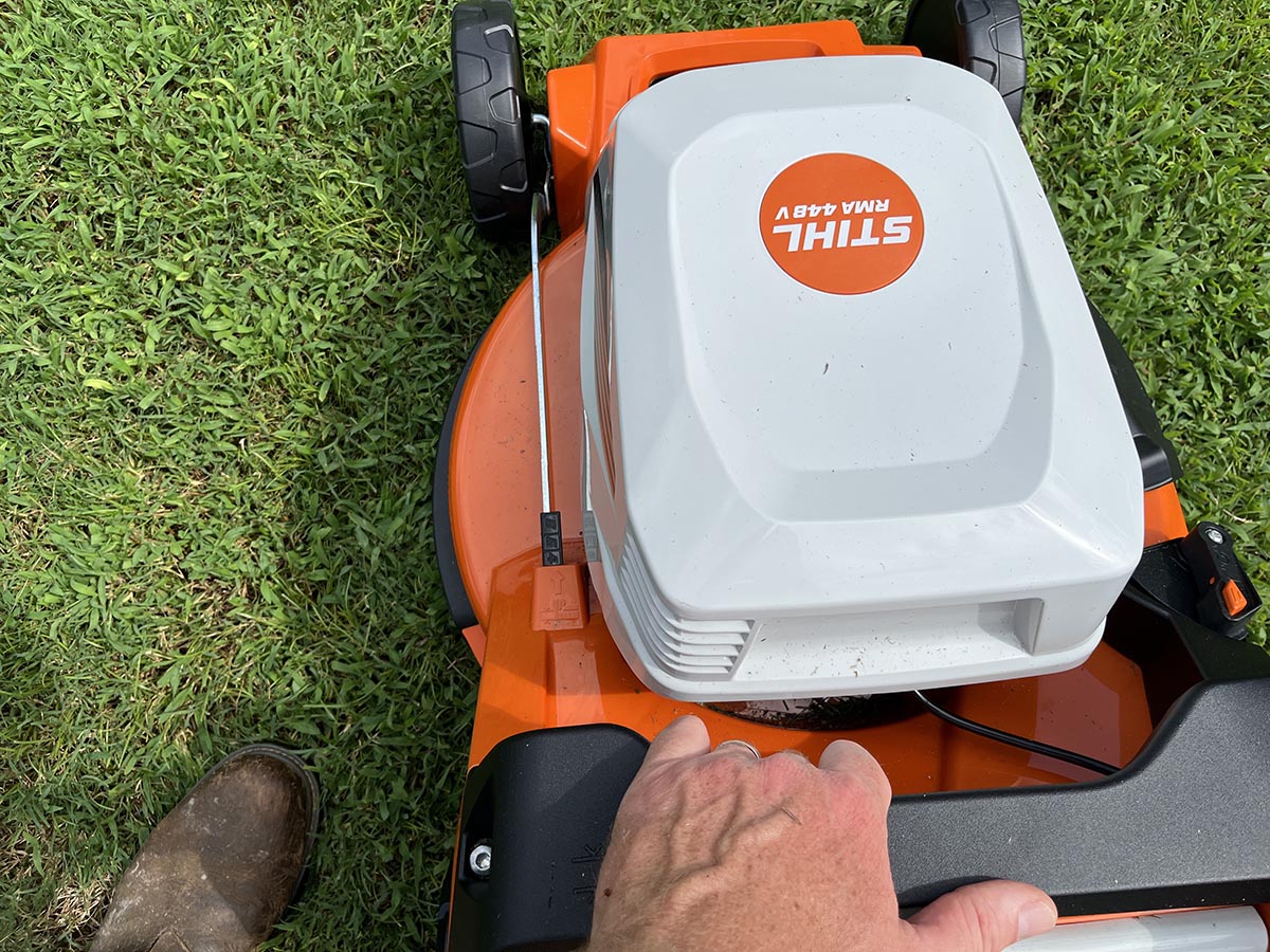 Stihl RMA 448 V height of cut control
