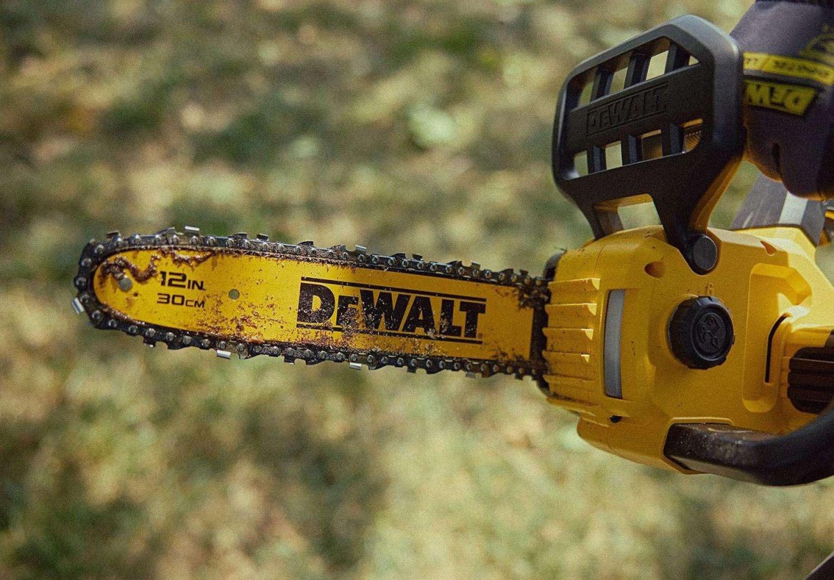 The Best New Outdoor Equipment DeWalt 20V MAX 12-Inch Cordless Chainsaw Kit