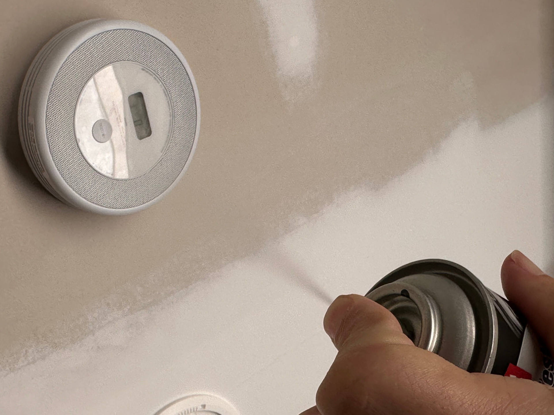 Checking one of the Best Smoke detectors