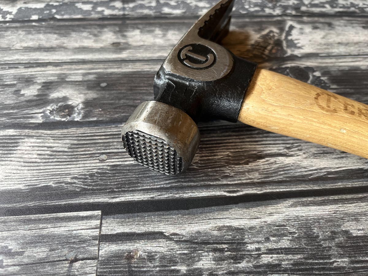 Crescent framing hammer knurled face