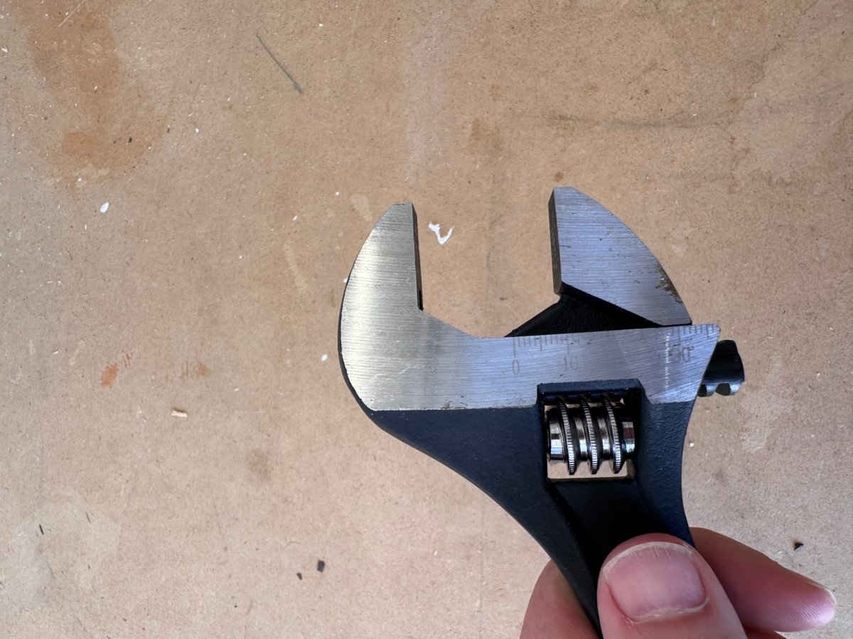 Crescent wrench jaws with engraved measurements