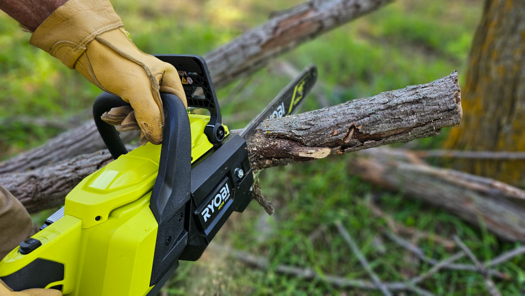 Cutting a log with the Ryobi chainsaw