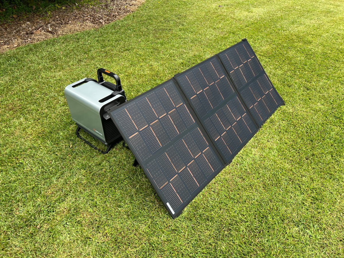 Enphase IQ power station with solar panel