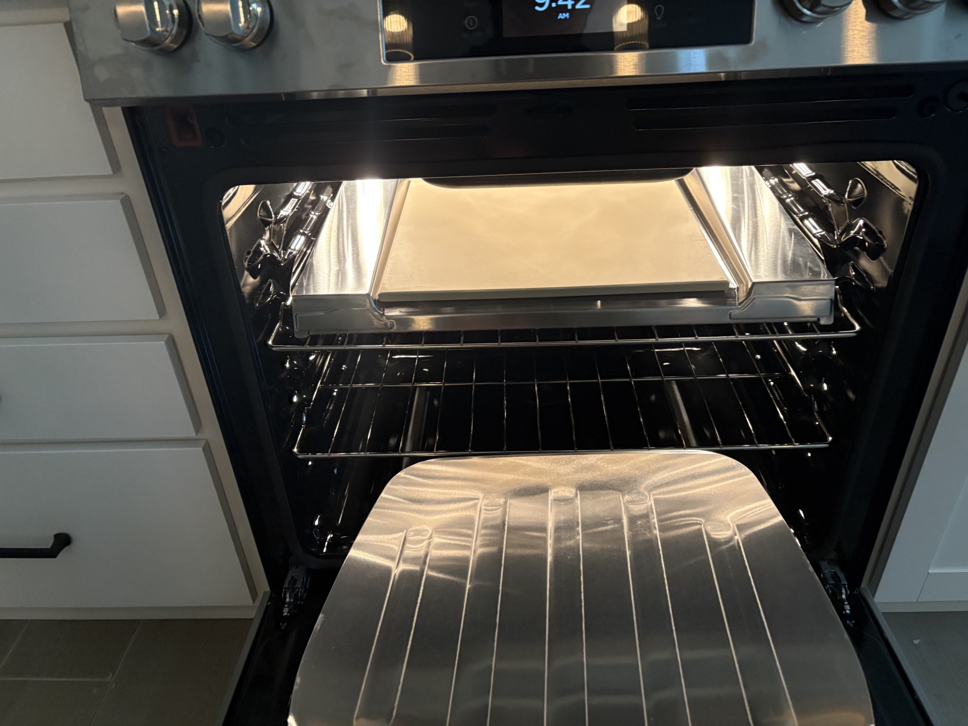 Frigidaire Gallery with Pizza Oven_inside