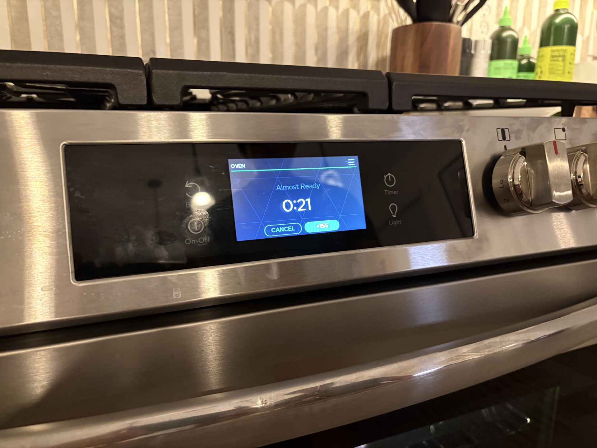 Frigidaire Gallery with Pizza Oven_pizza cooking screen