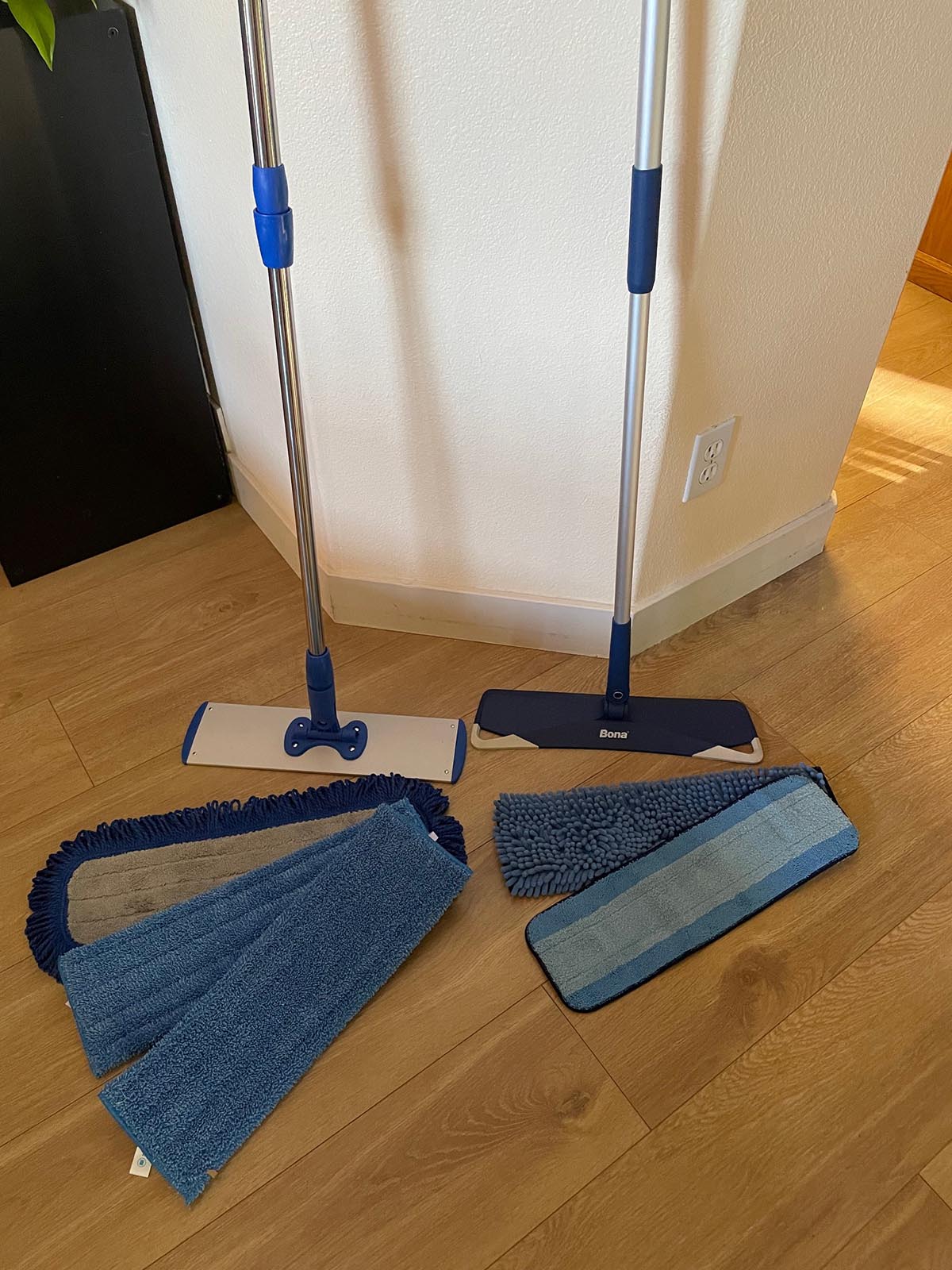 Microfiber Wholesale mop vs. Bona Premium mop
