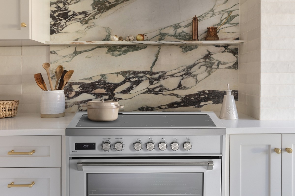 A white Verona range with an induction cook top.
