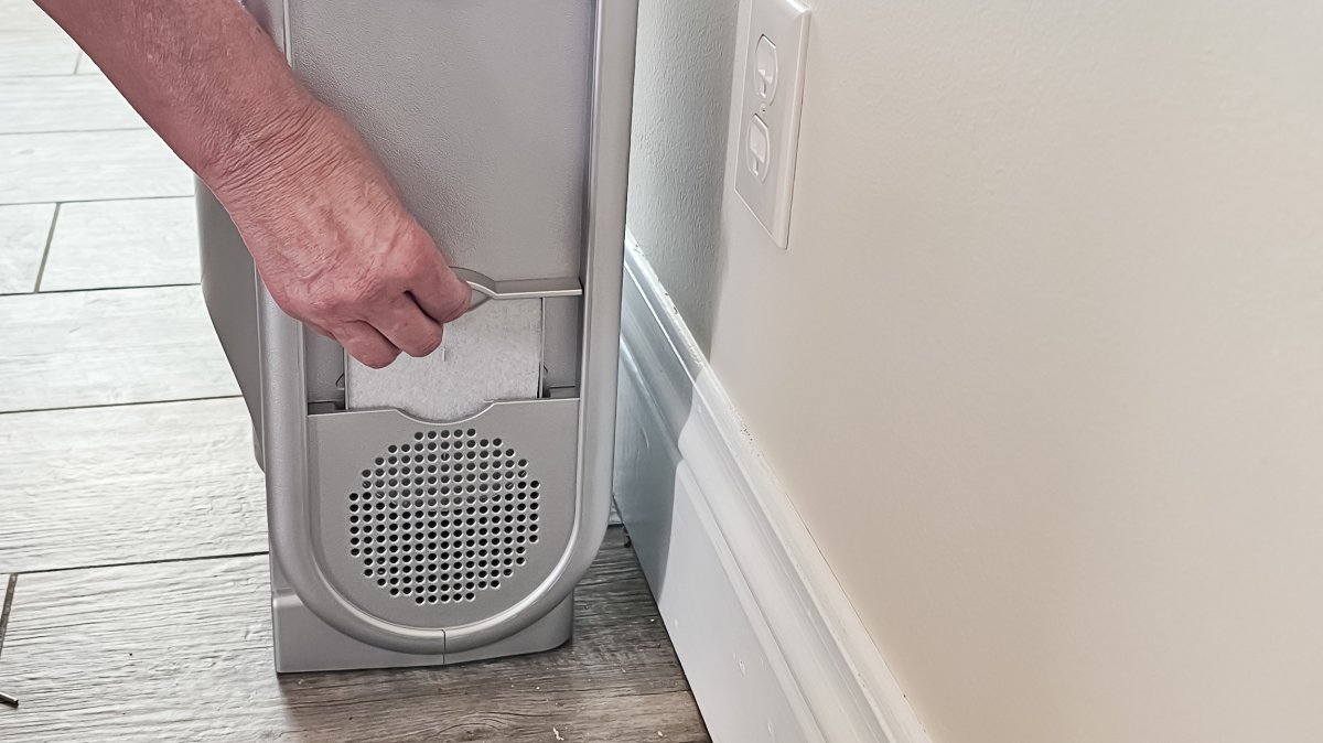 Additional air quality filter on side of the Eyevac