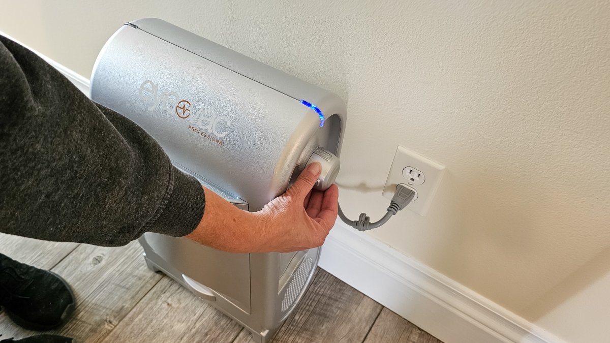 Easy On-Off operation from knob on side of the EyeVac