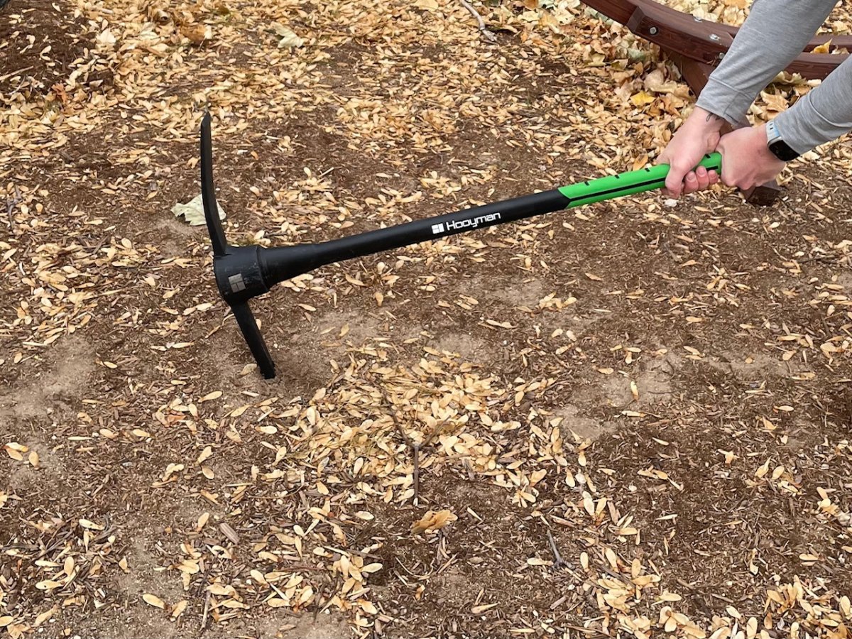 Hooyman pickaxe in use