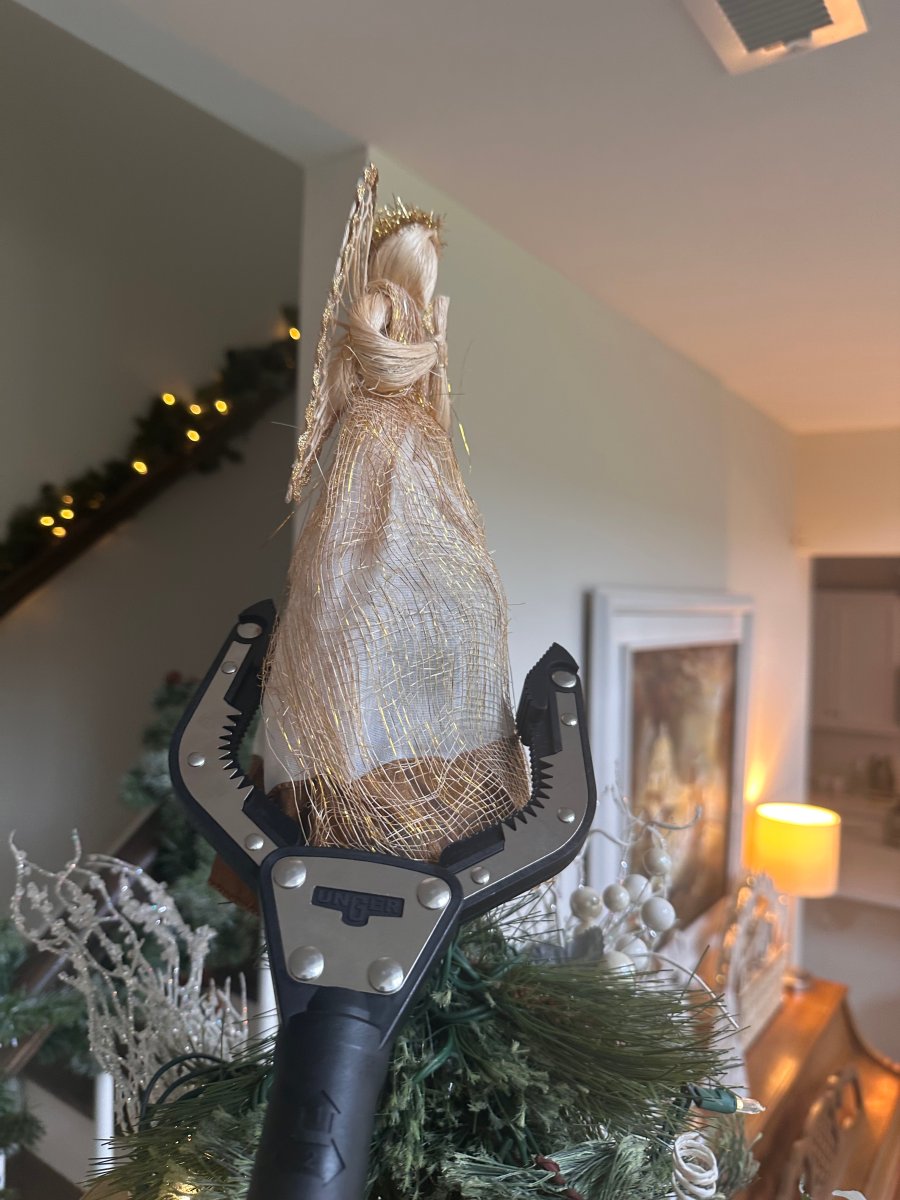 Vive grabber tool holding angel ornament